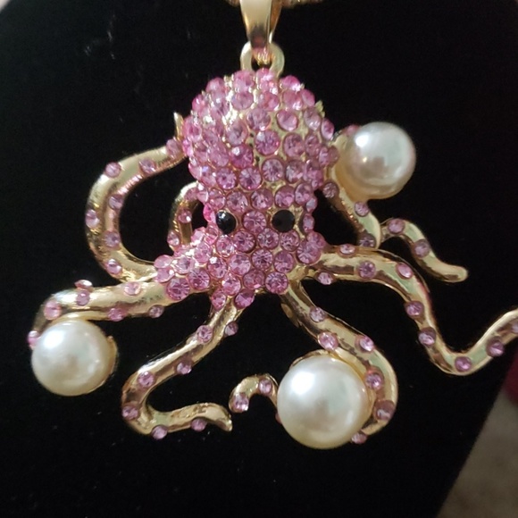 Betsey Johnson Jewelry - NWT ADORABLE BETSEY JOHNSON PINK CRYSTAL OCTOPUS